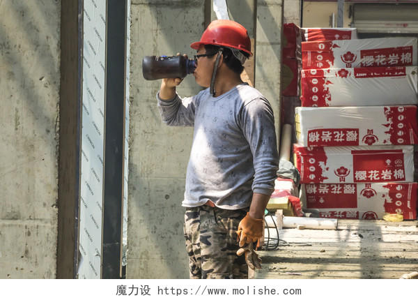 劳动节建筑工人忙碌工作背景图片